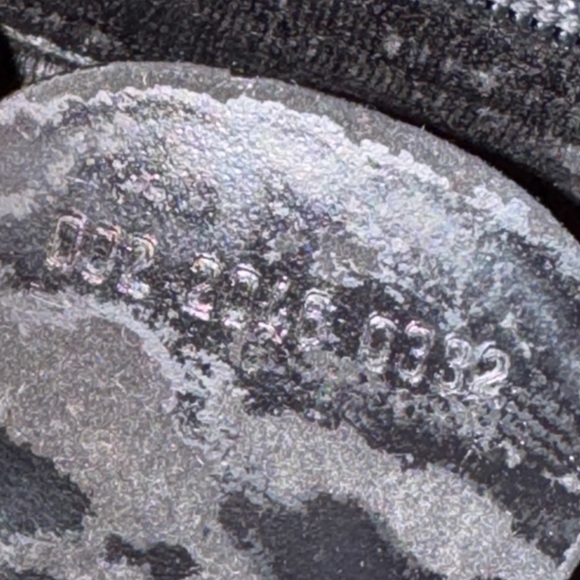 Gucci Vintage '90s Black Leather Tote in Fair Condition (interior peeling) - Picture 9 of 10